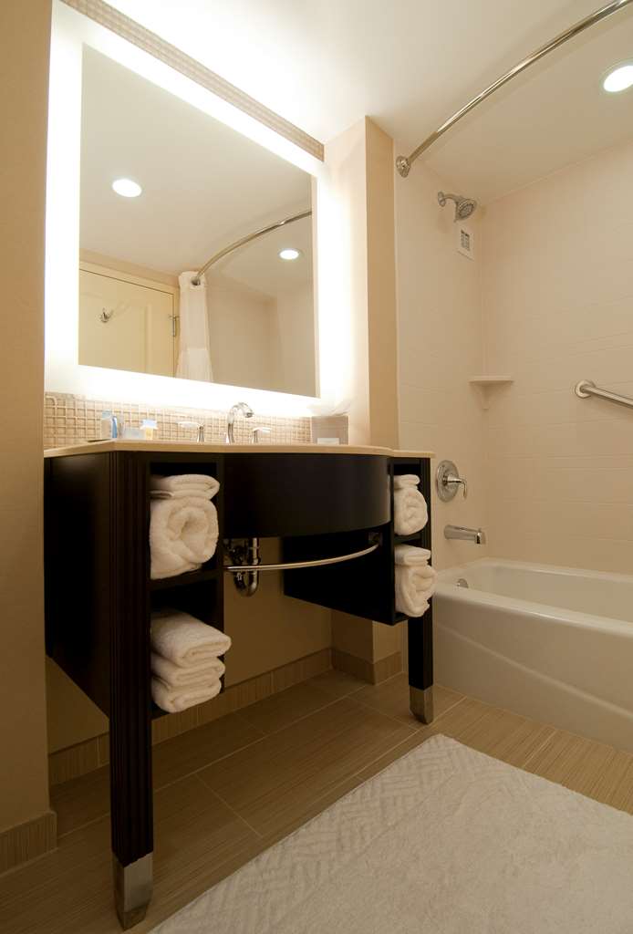 Guest room bath