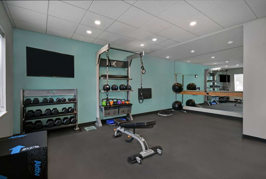 Health club  fitness center  gym Tru by Hilton Monroe MI Monroe (734)777-2200