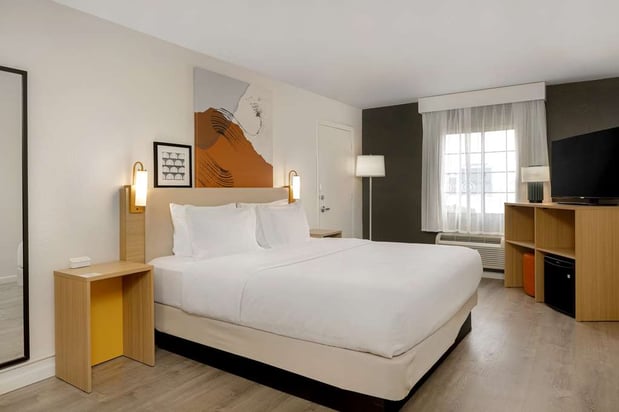 Images Spark by Hilton Rock Springs