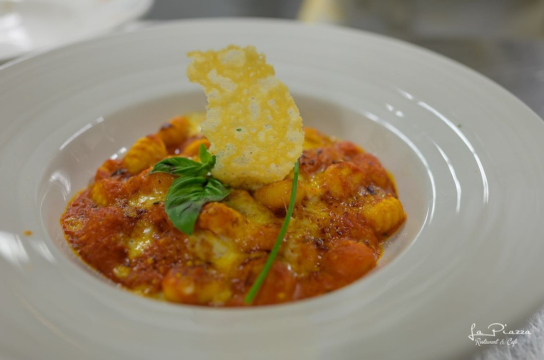 Restaurant La Piazza Friesenberg, Friesenbergplatz 7 in Zürich