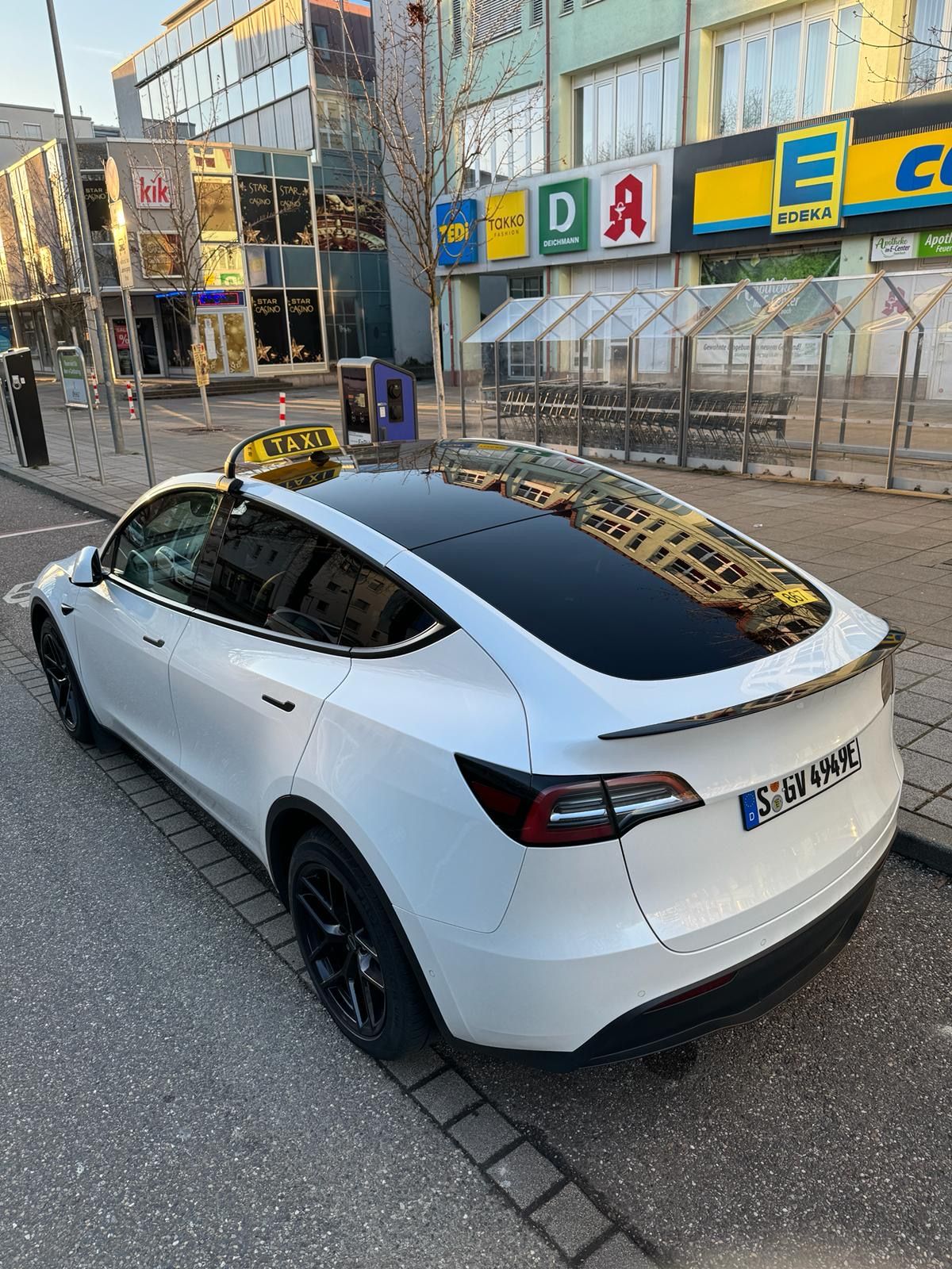 Taxi Tesla Stuttgart || Taxiunternehmen Gökhan Özmen | Whatsapp 7/24, Augsburger Straße 637 in Stuttgart