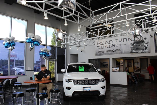 Images Russ Darrow Chrysler Dodge Jeep RAM of West Bend Service Center