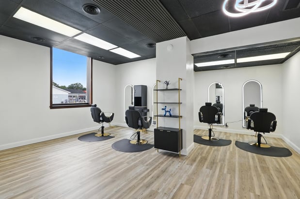 Images The Beauty Bank- Middletown Ohio Luxury Salon Suite & Booth Rental