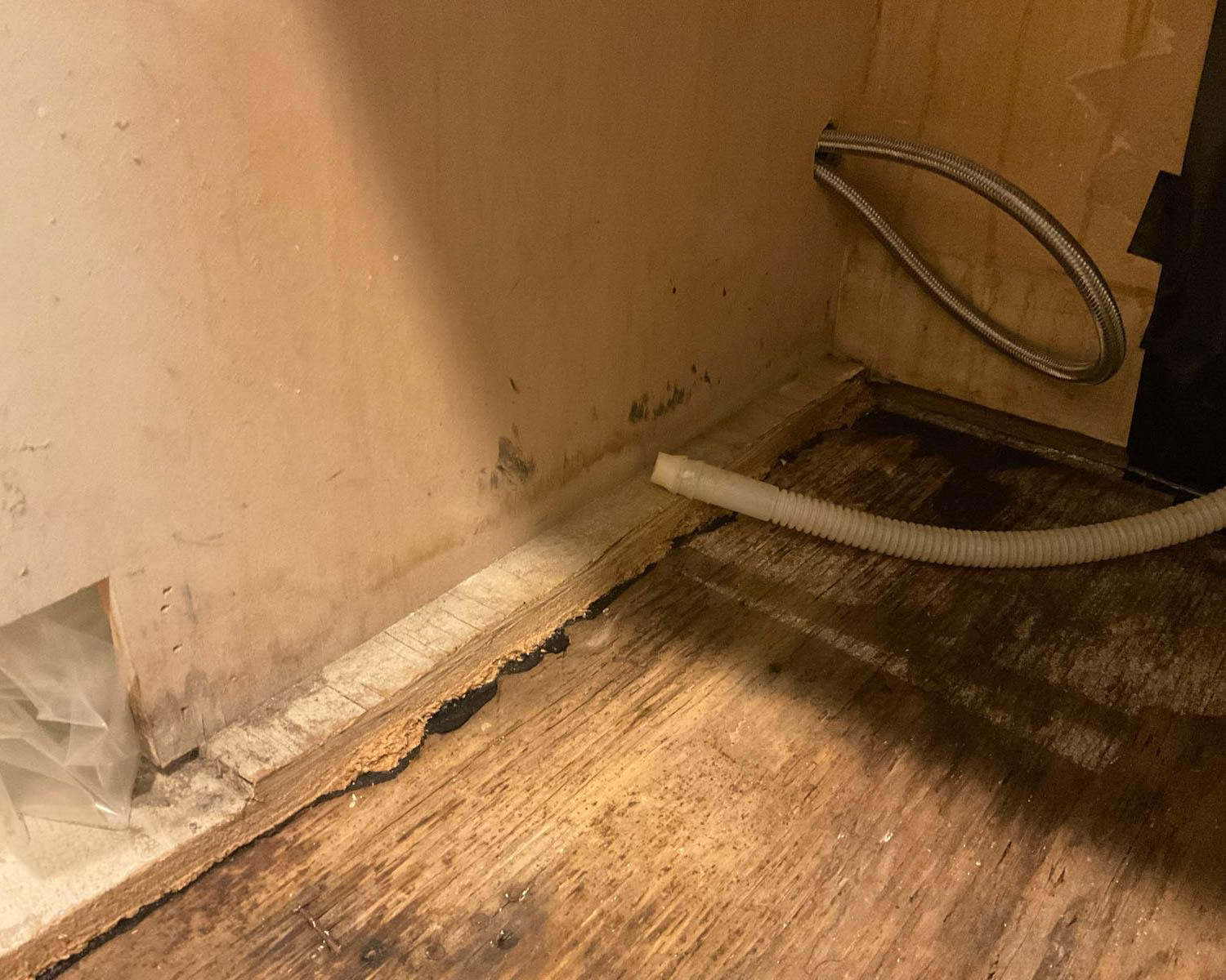 If your home has water damage, don't wait until the situation worsens. Call our team at SERVPRO of K Servpro of Kansas City Midtown Kansas City (816)895-8890