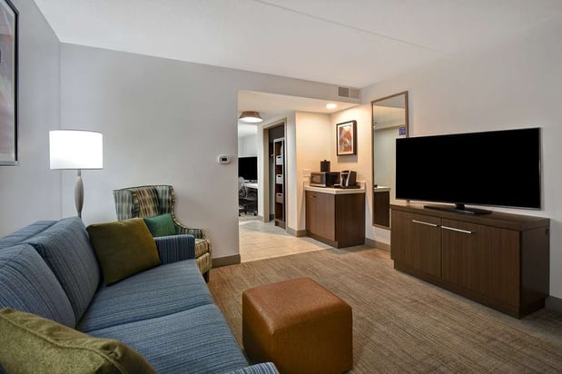 Images Hilton Garden Inn Detroit Metro Airport