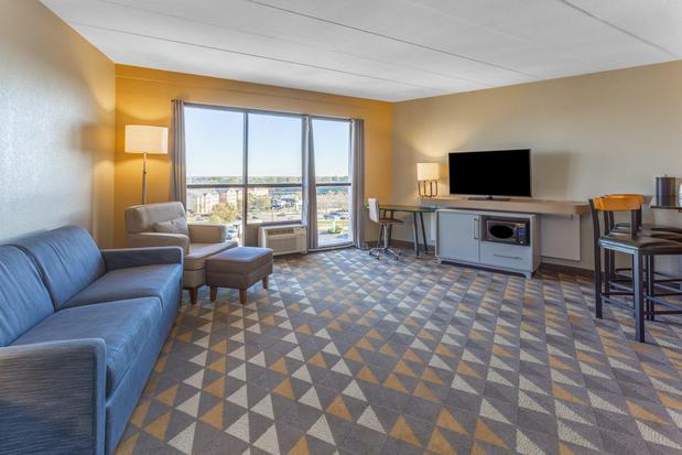 Images Holiday Inn Rockford(I-90&Rt 20/State St) by IHG