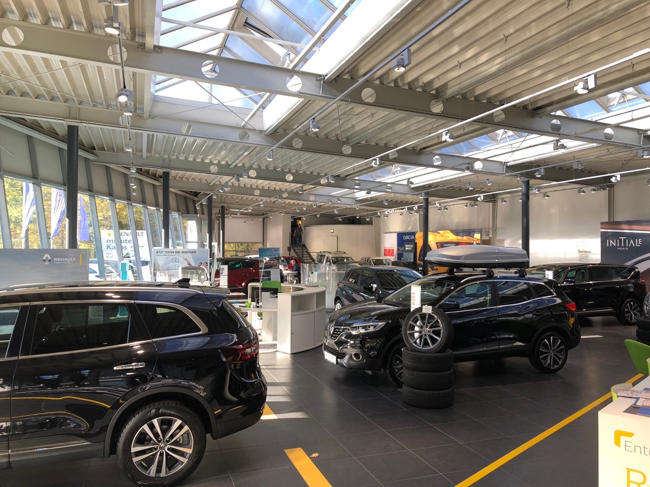 Renault Retail Group Hamburg Othmarschen Innen