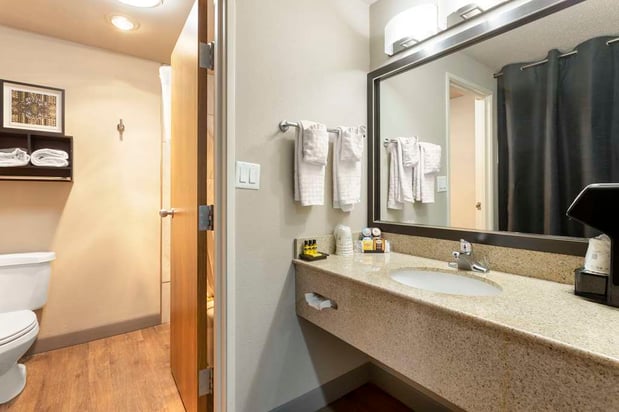 Images Best Western Plus Midwest Inn
