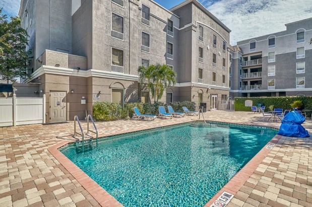 Images Holiday Inn Express & Suites Clearwater/US 19 N by IHG