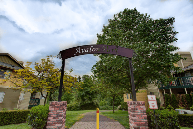 Images Commons at Avalon Park Apartments
