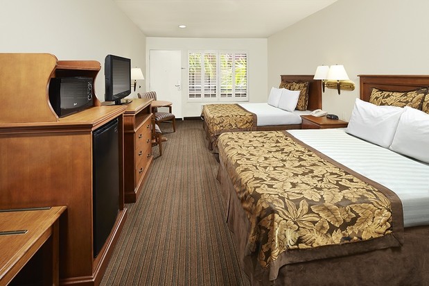 Images Anaheim Desert Inn and Suites