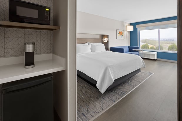Images Holiday Inn Express & Suites Waynesboro East by IHG