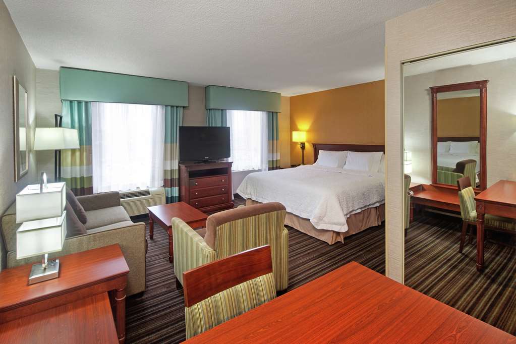 Images Hampton Inn & Suites by Hilton Toronto Airport