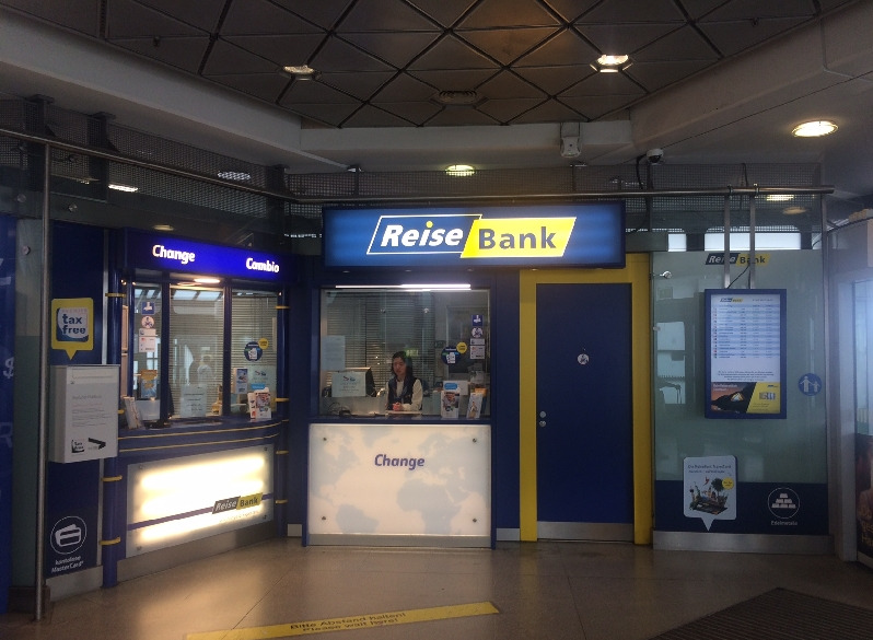ReiseBank AG | Zufahrt zum Flughafen Tegel 1, 13405 Berlin