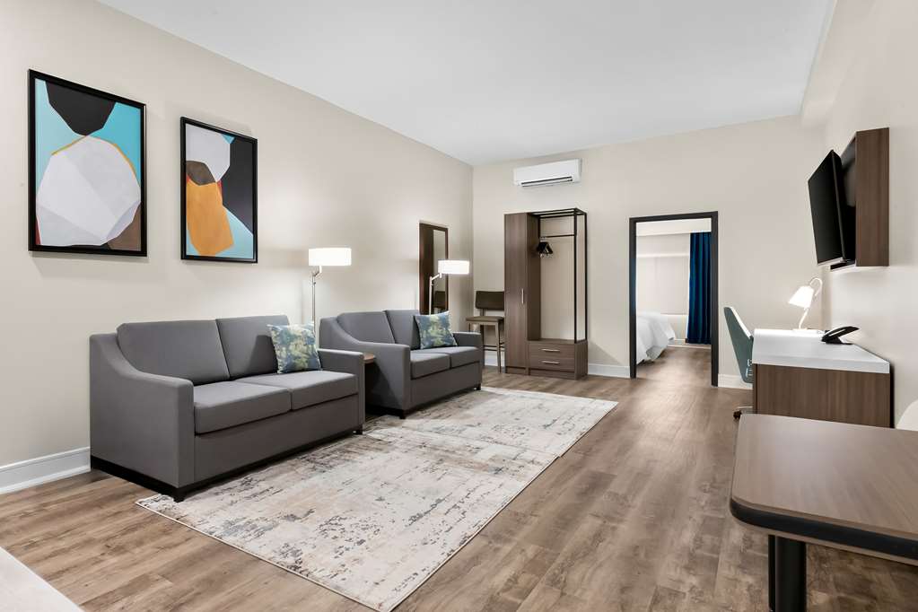 Larger Double Queen Suite