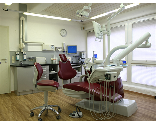 Zahnärztliches Zentrum DRes. RIEDEL, Von-Erthal-Str. 5 in Elfershausen