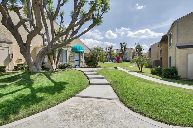 Images Highland Meadows Apartments