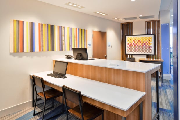 Images Holiday Inn Express & Suites Madison by IHG