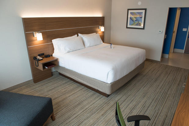 Images Holiday Inn Express & Suites Louisville N - Jeffersonville by IHG