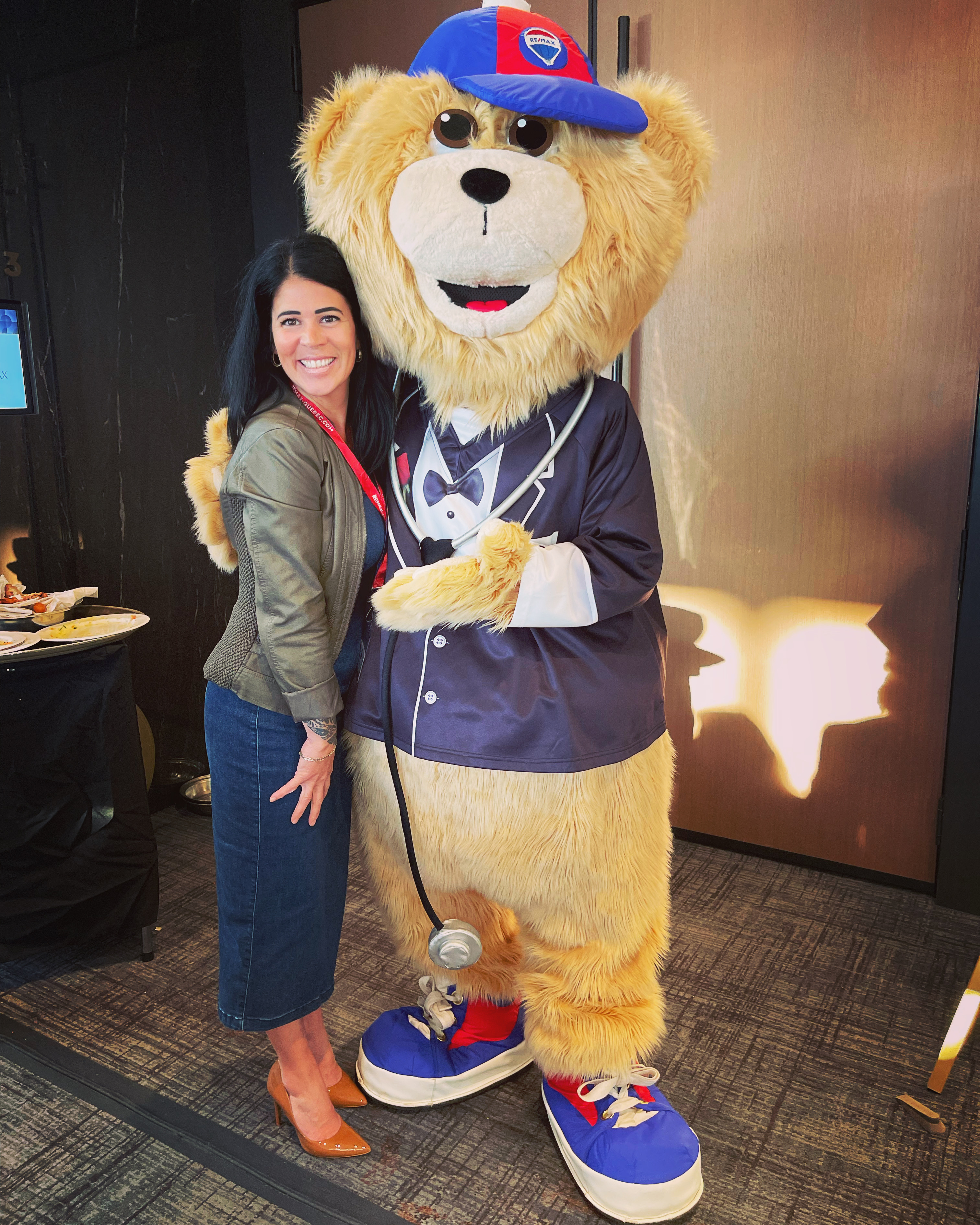 Images Manon Desmeules Immobilier Inc. Courtier immobilier résidentiel chez RE/MAX DISTINCTION