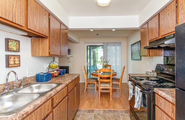 Images Lakeside Crossing at Eagle Creek Apartments and Townhomes