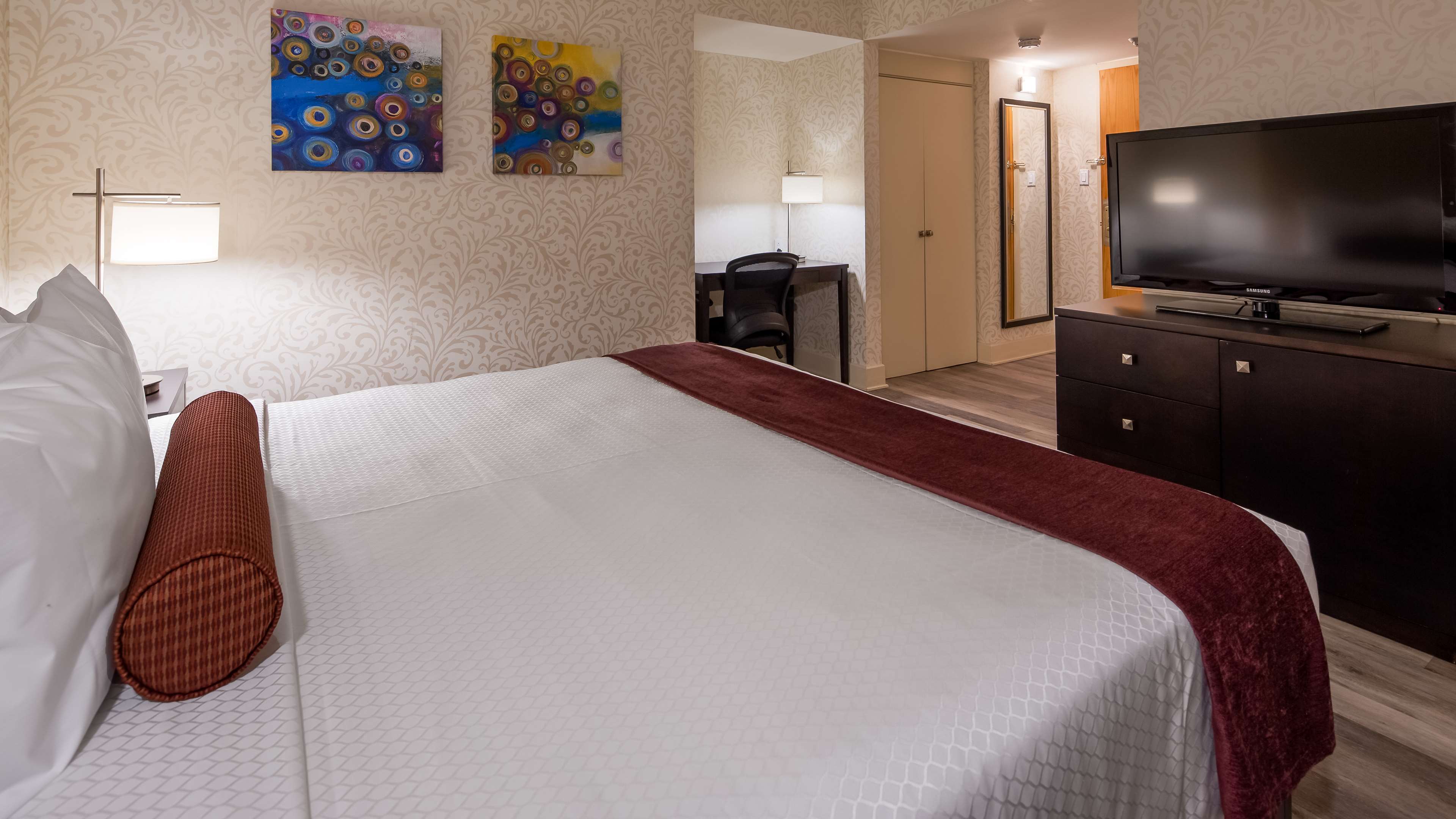 King guest room Best Western Plus Montreal Downtown-Hotel Europa Montreal (514)866-6492