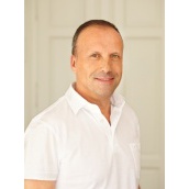 Uwe W. Petrus  