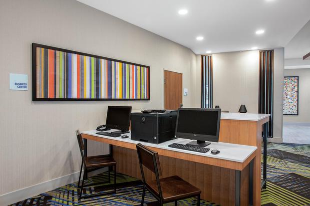 Images Holiday Inn Express & Suites Lubbock Central - Univ Area by IHG