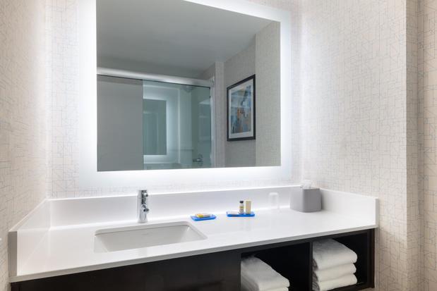 Images Holiday Inn Express & Suites Boston - Cambridge, an IHG Hotel