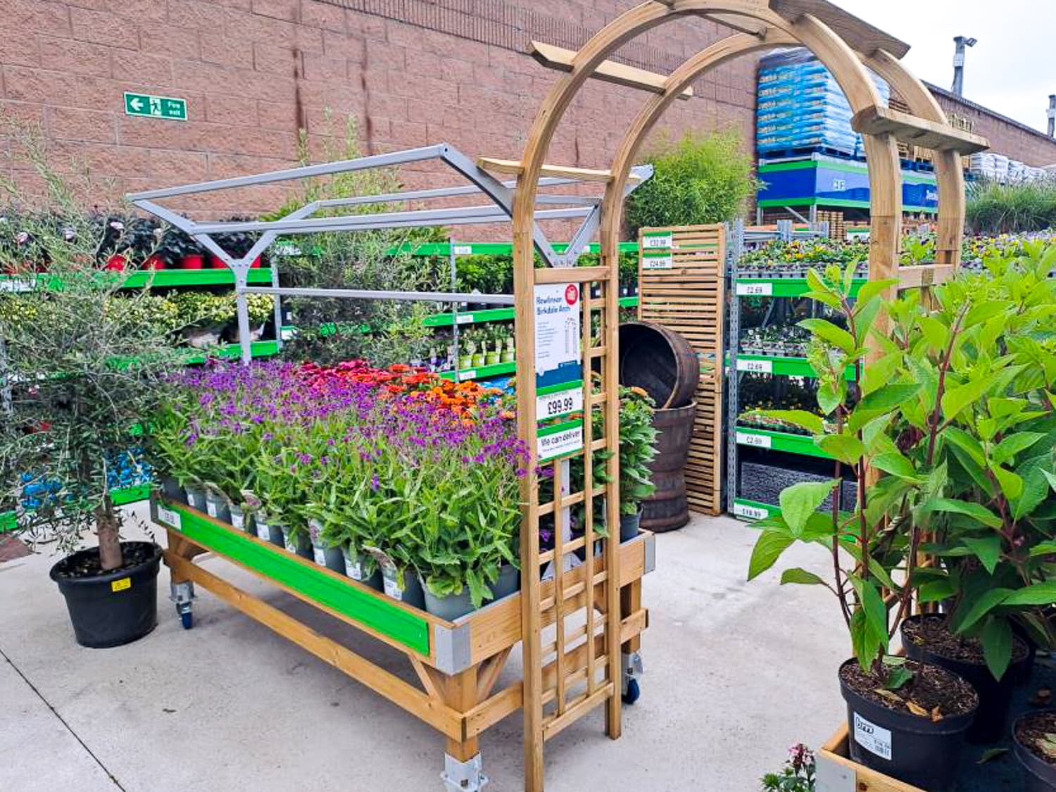 Images B&M Home Store with Garden Centre