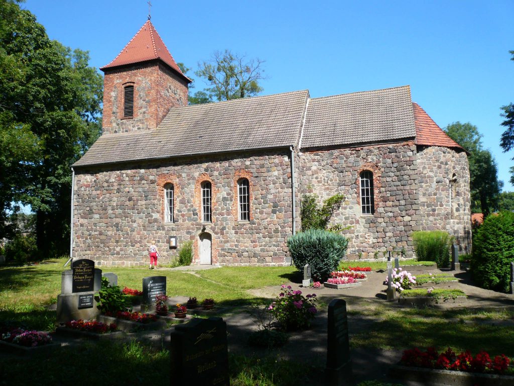 Kirche Ihlow - Ihlow, Ihlower Ring in Oberbarnim