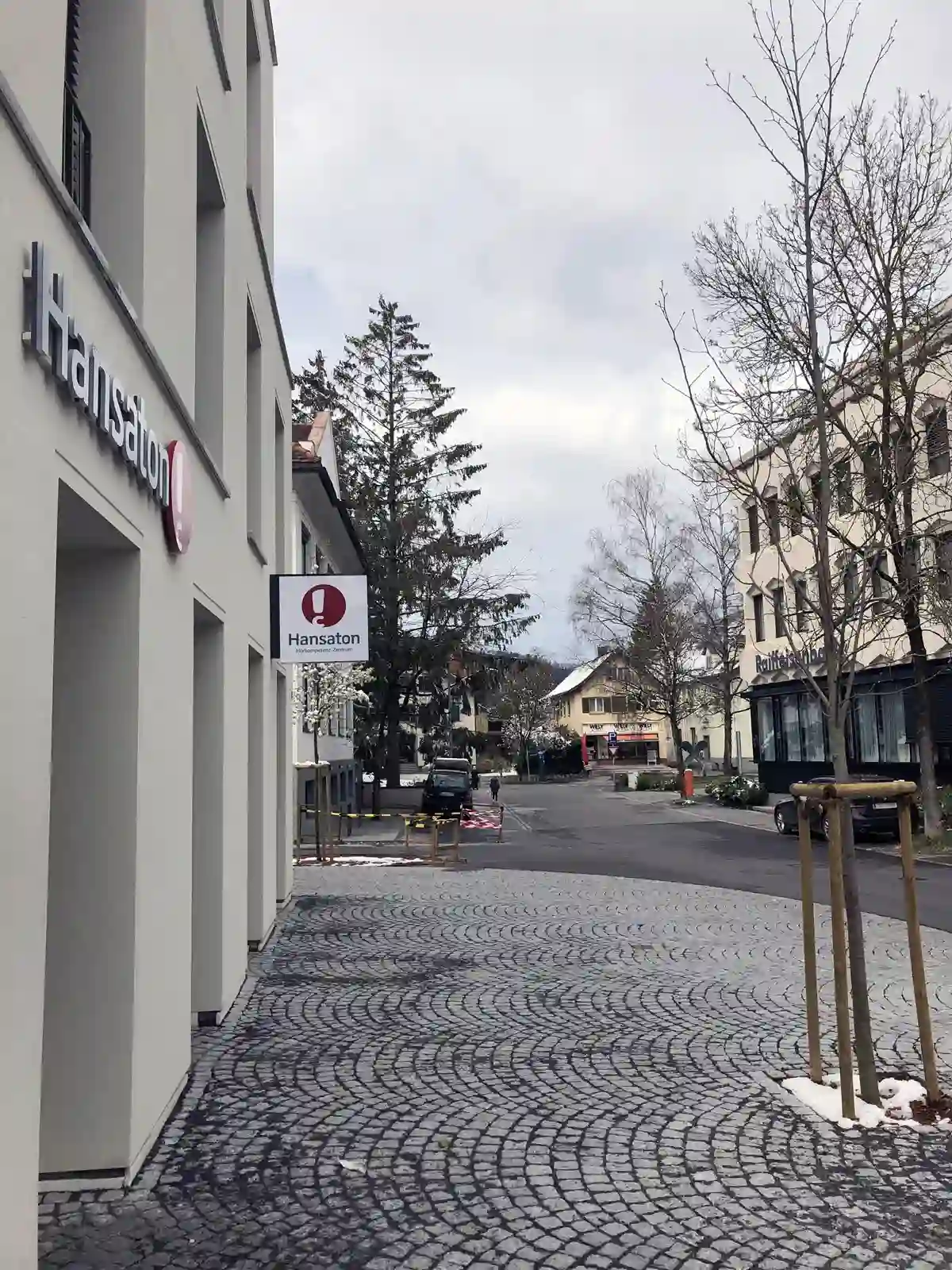 Hansaton Hörkompetenz-Zentrum Raiffeisenstraße 1a, Lustenau von links kommend