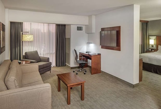 Images DoubleTree by Hilton Omaha Southwest