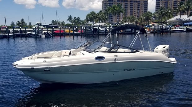 Images Nautical Boat Club - Naples