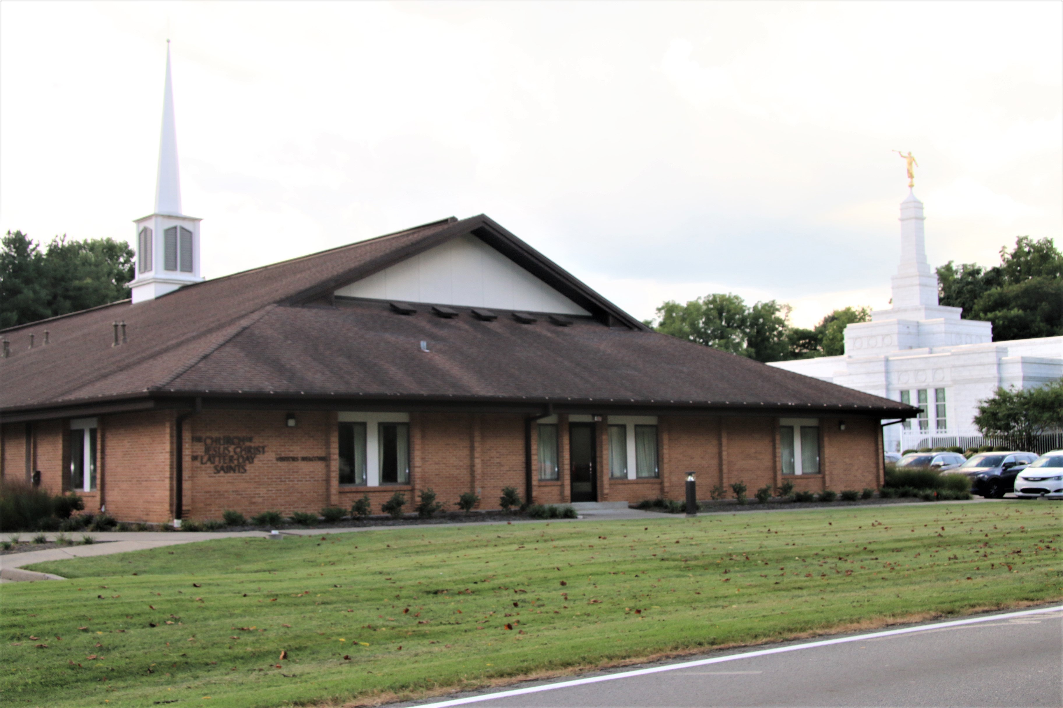 Crestwood Kentucky Church of Jesus Christ with temple building.
