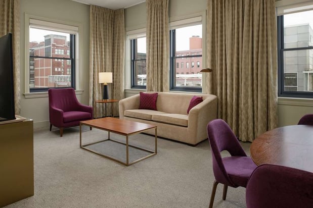 Images Hotel Savoy Kansas City, Tapestry Collection by Hilton