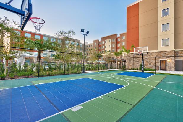 Images Holiday Inn Express & Suites Gainesville I-75 by IHG