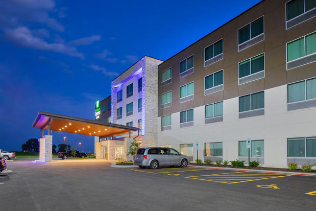 Images Holiday Inn Express & Suites Bourbonnais East - Bradley by IHG