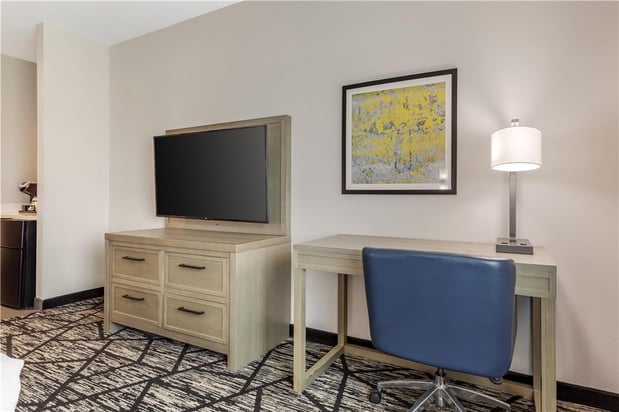 Images Best Western Plus Mid County