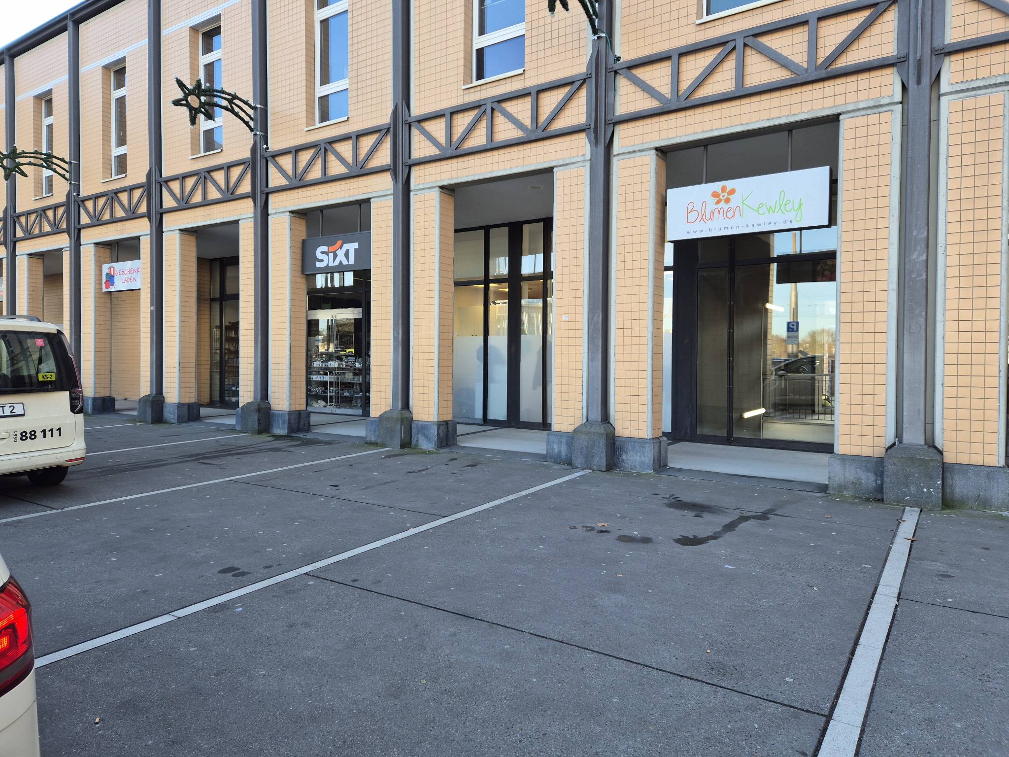 SIXT Autovermietung Kassel-Wilhelmshoehe Bahnhof, Willy-Brandt-Platz 1 in Kassel