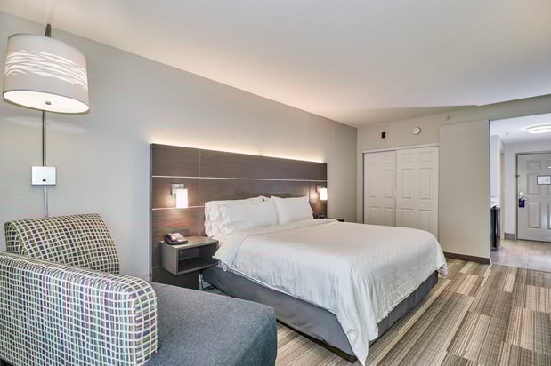 Images Holiday Inn Express & Suites Clearwater/US 19 N by IHG