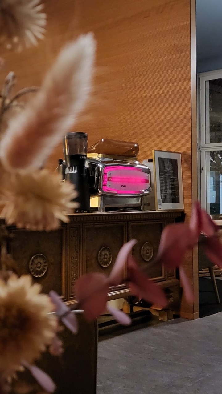 Bilder Brüh Hafenrösterei & Veganes Café | Echter Kaffeegenuss. Partner für Kaffeemaschinen & Bohnen in der Region Luzern / Sch