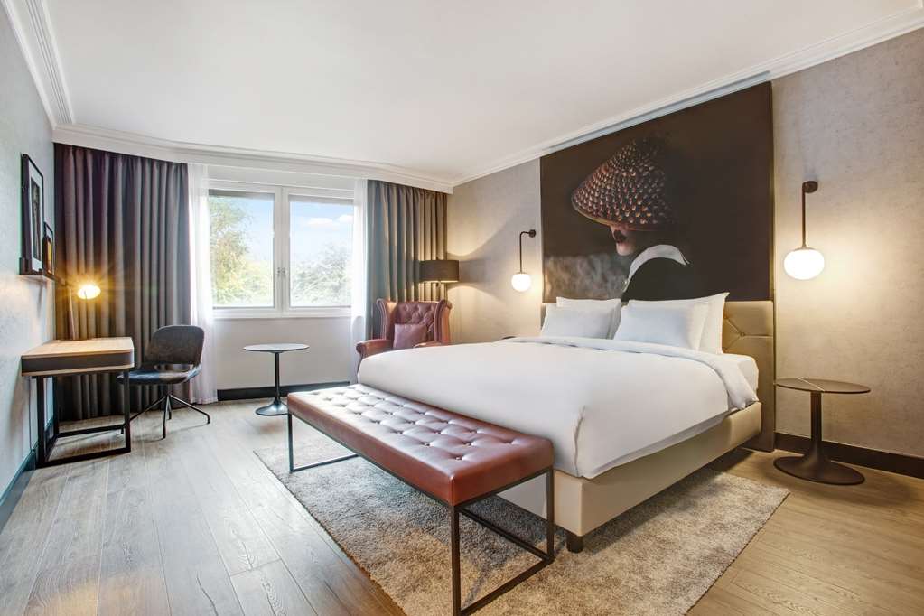 Images Radisson RED Hotel London Heathrow