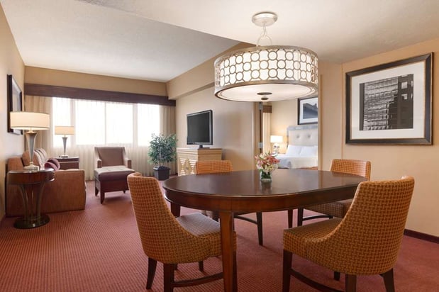 Images Embassy Suites by Hilton Kansas City International Airport