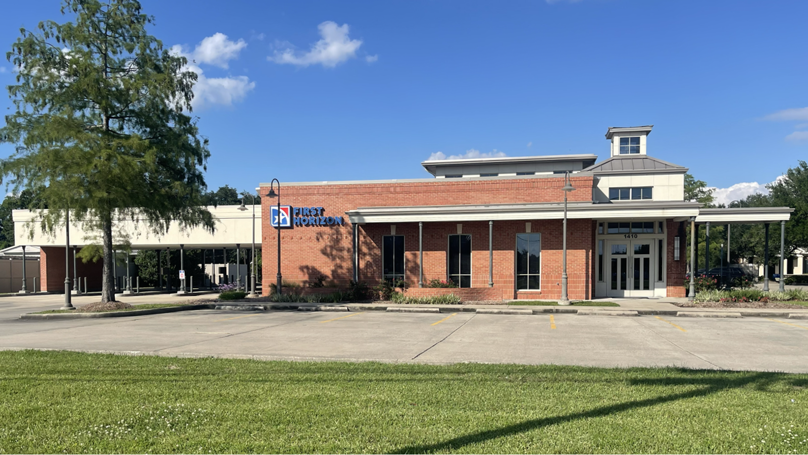 First Horizon Bank - Breaux Bridge, LA - Rees St