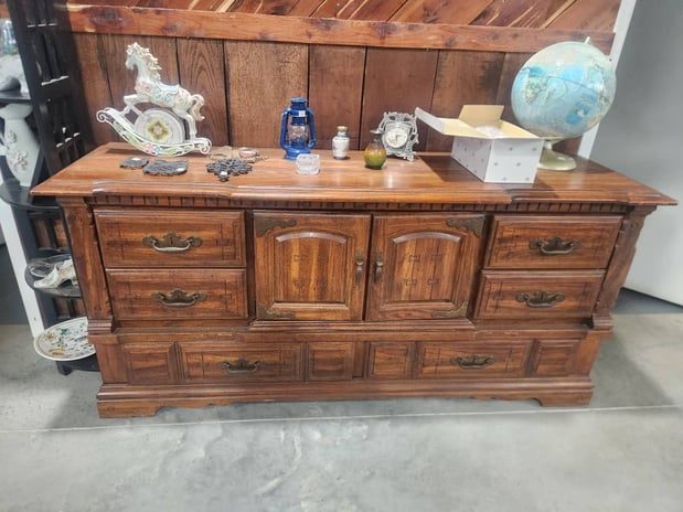 Images Ms. Rhonda's Antiques and More