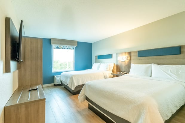 Images Holiday Inn Express & Suites Cocoa Beach by IHG