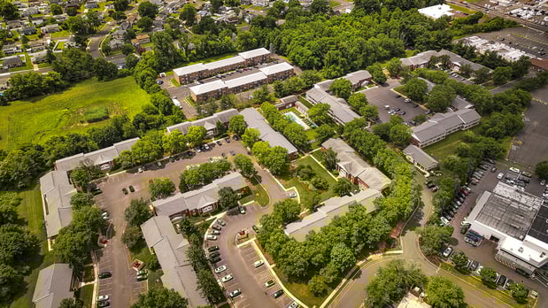 Images Country Manor Apartments