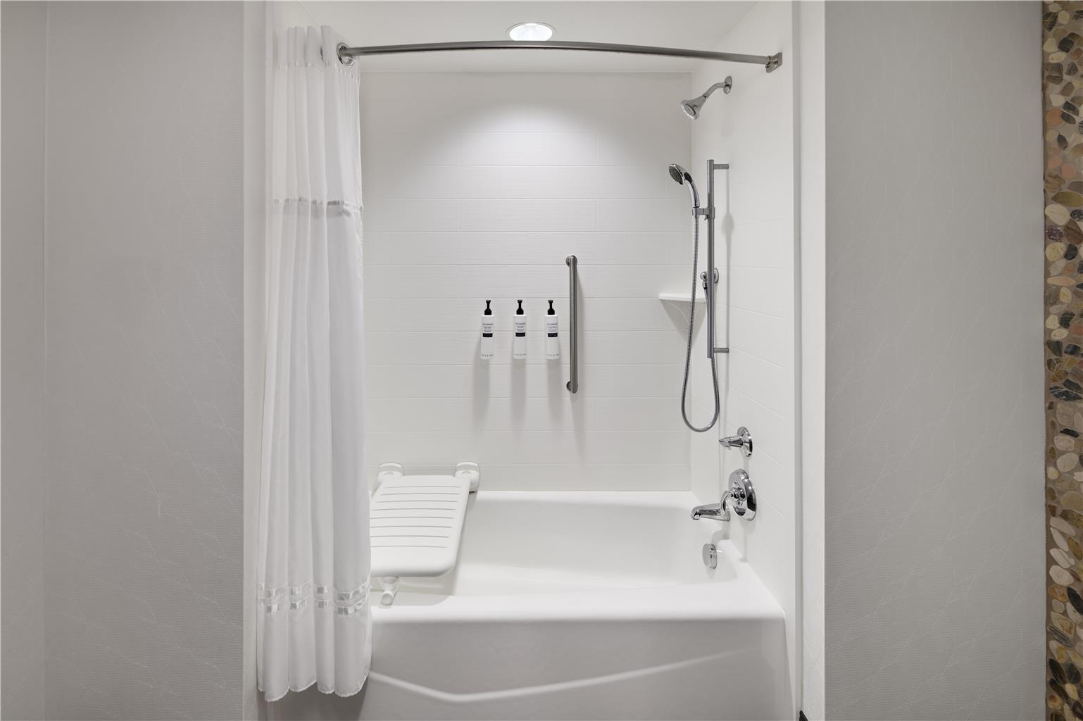 Guest room bath