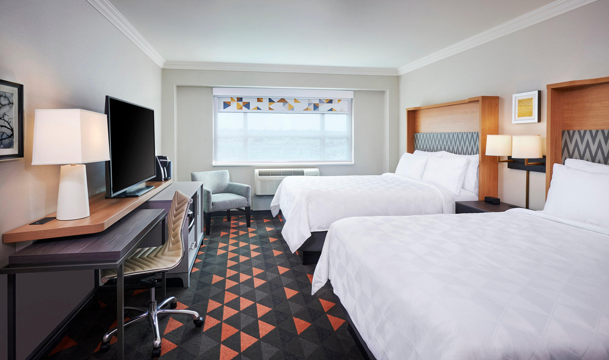 Images Holiday Inn & Suites Oakville @ Bronte, an IHG Hotel